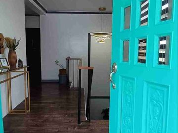 4BEDROOM COZY & STYLISH HOUSE WITH DIPPING POOL IN TAGAYTAY FOR SALE