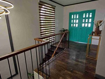4BEDROOM COZY & STYLISH HOUSE WITH DIPPING POOL IN TAGAYTAY FOR SALE