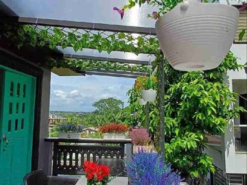 4BEDROOM COZY & STYLISH HOUSE WITH DIPPING POOL IN TAGAYTAY FOR SALE