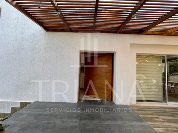 CASA EN VENTA EN CUMBAYÁ