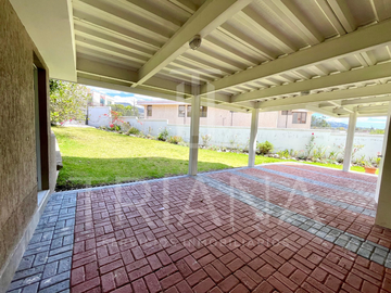 CASA EN VENTA EN CUMBAYÁ