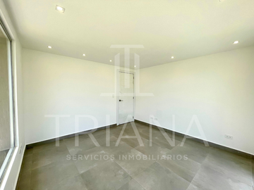 CASA EN VENTA EN CUMBAYÁ