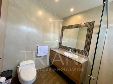 CASA EN VENTA EN CUMBAYÁ