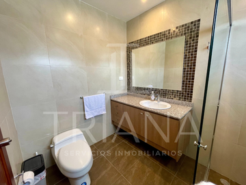 CASA EN VENTA EN CUMBAYÁ