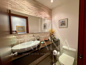 CASA EN VENTA EN CUMBAYÁ