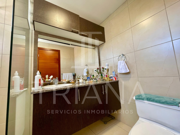 CASA EN VENTA EN CUMBAYÁ