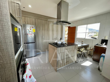 CASA EN VENTA EN CUMBAYÁ