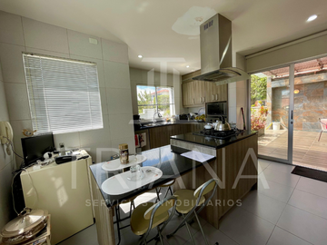 CASA EN VENTA EN CUMBAYÁ