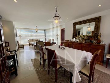 CASA EN VENTA EN CUMBAYÁ