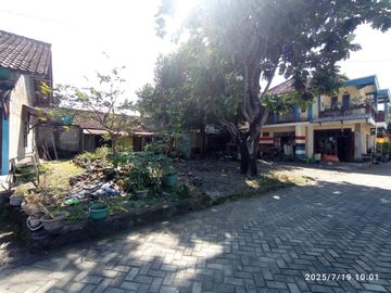 tanah pekarangan di dekat sd model utara stadion maguwoharjo