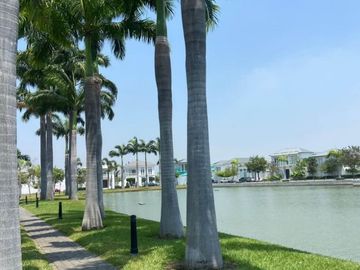 Casa en venta, Urb Aires de batan, vía Samborondón