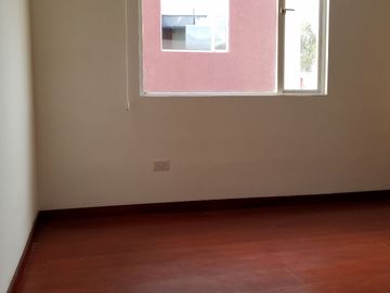 EN VENTA CASA CUMBAYA LUMBISI 170M2 $181500 VISTA ATICO ADICIONAL