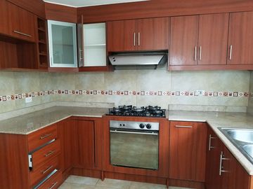 EN VENTA CASA CUMBAYA LUMBISI 170M2 $181500 VISTA ATICO ADICIONAL