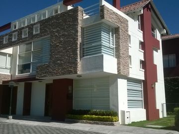 EN VENTA CASA CUMBAYA LUMBISI 170M2 $181500 VISTA ATICO ADICIONAL