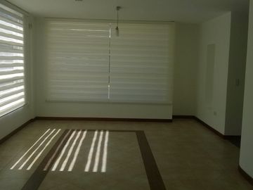 EN VENTA CASA CUMBAYA LUMBISI 170M2 $181500 VISTA ATICO ADICIONAL