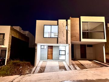 Casa en venta en Zimalta, Tlaquepaque