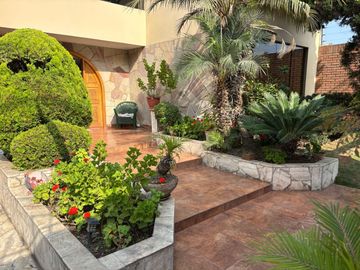 ATRACTIVA Y ESPACIOSA CASA EN SAN BORJA,