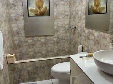 ATRACTIVA Y ESPACIOSA CASA EN SAN BORJA,