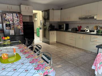 ATRACTIVA Y ESPACIOSA CASA EN SAN BORJA,
