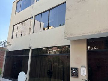 ATRACTIVA Y ESPACIOSA CASA EN SAN BORJA,