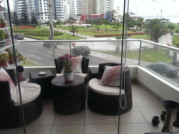 VENTA HERMOSO DPTO.MALECON DE MIRAFLORES VISTA AL MAR