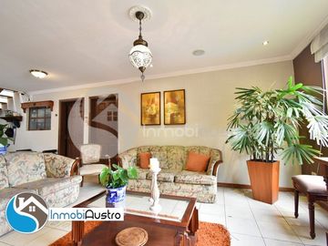 Yanuncay, Venta de Casa Rentera de Dos Apartamentos