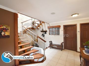 Yanuncay, Venta de Casa Rentera de Dos Apartamentos