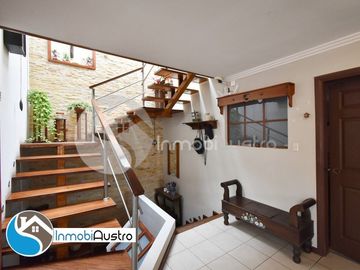 Yanuncay, Venta de Casa Rentera de Dos Apartamentos
