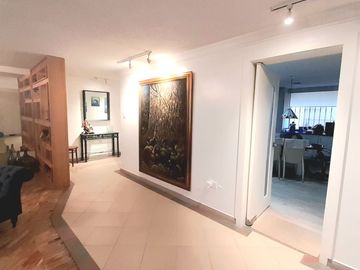 ¡Venta de amplio departamento en piso bajo – González Suárez! Área: 157 m² | Precio: $159.000