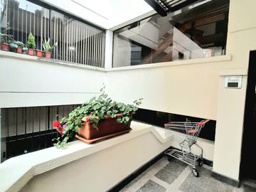 ¡Venta de amplio departamento en piso bajo – González Suárez! Área: 157 m² | Precio: $159.000