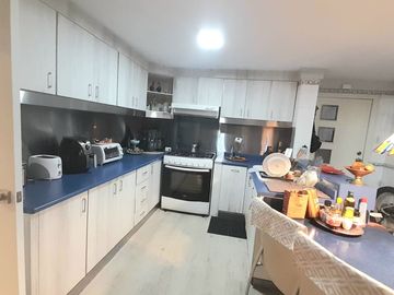 ¡Venta de amplio departamento en piso bajo – González Suárez! Área: 157 m² | Precio: $159.000