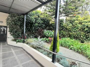 ¡Venta de amplio departamento en piso bajo – González Suárez! Área: 157 m² | Precio: $159.000