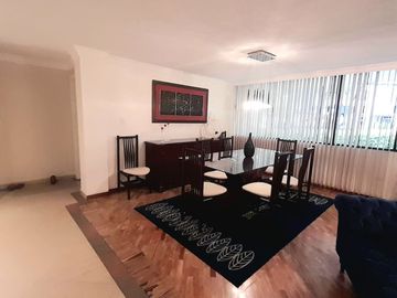¡Venta de amplio departamento en piso bajo – González Suárez! Área: 157 m² | Precio: $159.000