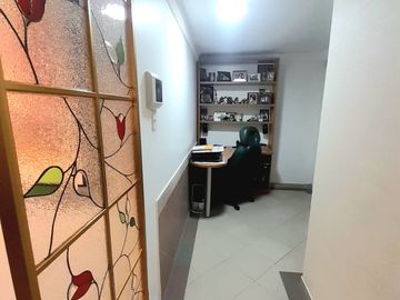 ¡Venta de amplio departamento en piso bajo – González Suárez! Área: 157 m² | Precio: $159.000