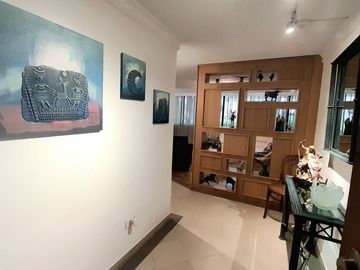 ¡Venta de amplio departamento en piso bajo – González Suárez! Área: 157 m² | Precio: $159.000