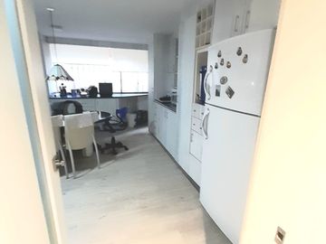 ¡Venta de amplio departamento en piso bajo – González Suárez! Área: 157 m² | Precio: $159.000
