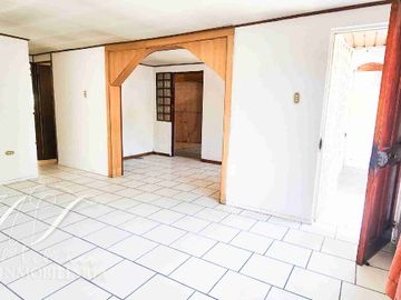Amplia casa en venta