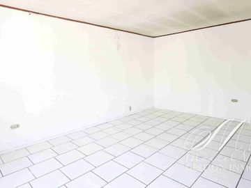 Amplia casa en venta