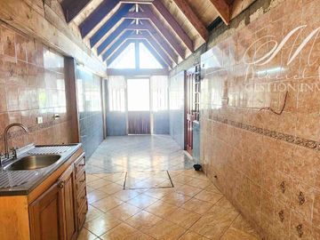 Amplia casa en venta