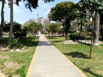 VENDO CASA COMO TERRENO IDEAL PARA INVERSIÓN - SAN JUAN DE MIRAFLORES