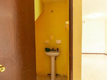 VENTA DE CASA COLONIA ROJO GOMEZ A UN COSTADO DE LA PREPA 3