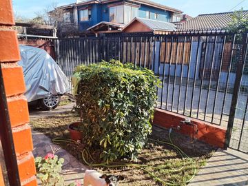 Casa 3 dormitorios en pasaje cerrado Metro Las Parcelas