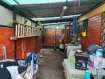 Casa 3 dormitorios en pasaje cerrado Metro Las Parcelas