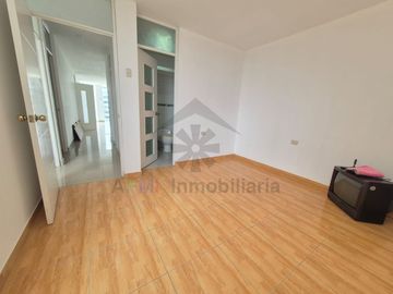 VENTA DE DEPARTAMENTO EN QUINTO PISO AL FRENTE DE LA UNIVERSIDAD SIPAN