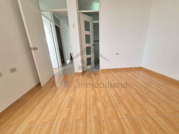 VENTA DE DEPARTAMENTO EN QUINTO PISO AL FRENTE DE LA UNIVERSIDAD SIPAN