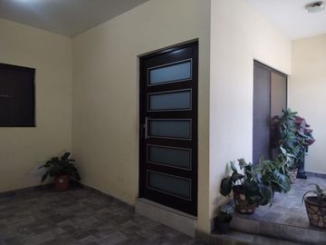 CASA EN VENTA EN SAN LUIS POTOSI, CERCA DEPERIFERICO NORTE, CON HABITACION EN PLANTA BAJA