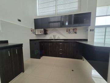 VENTA DE DEPARTAMENTO EN SEXTO PISO AL FRENTE DE LA UNIVERSIDAD SIPAN