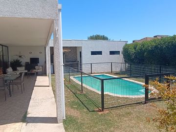 Casa mediterránea, Laguna Curama, Valparaiso