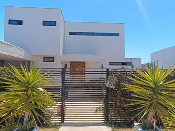 Casa mediterránea, Laguna Curama, Valparaiso