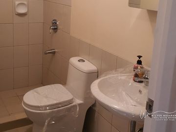 Torre De Manila 1BR with Parking beside Adamson University Manila